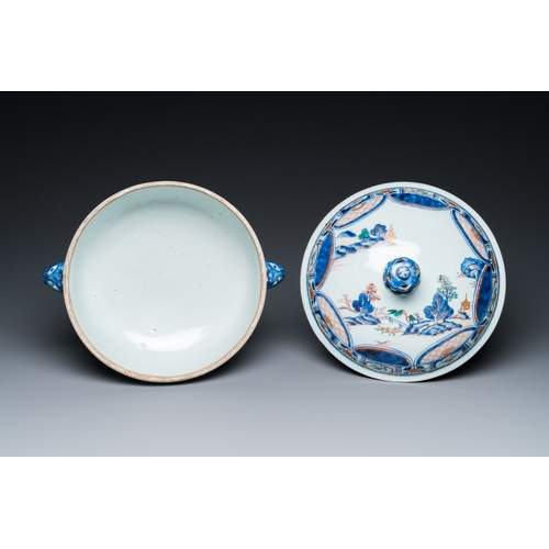 638 - A Chinese blue and white dish and a verte-Imari tureen and cover, KangxiDia.: 35 cm (the dish)L.: 30... 