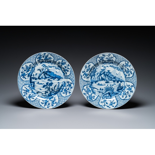 639 - A pair of Chinese blue and white 'mountainous landscape' dishes, KangxiDia.: 35,5 cm