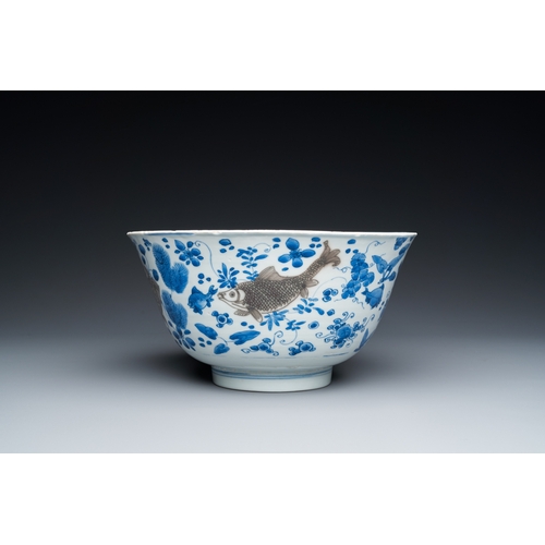 646 - A Chinese blue, white and copper-red 'carps' bowl, KangxiDia.: 25 cm - H.: 13 cm