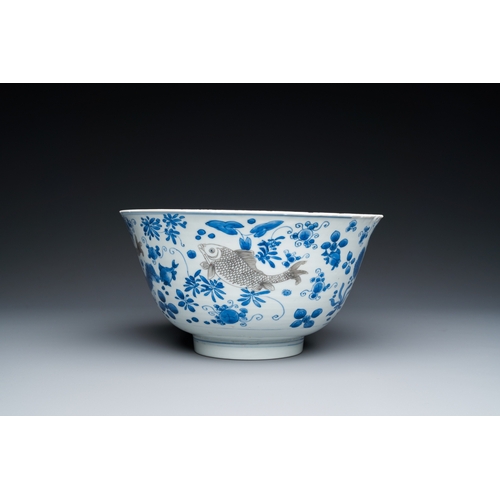 646 - A Chinese blue, white and copper-red 'carps' bowl, KangxiDia.: 25 cm - H.: 13 cm