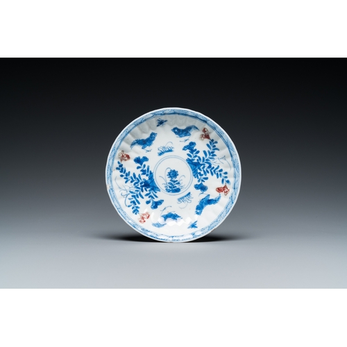 652 - A Chinese blue, white and copper-red cup and saucer, KangxiDia.: 12 cm (the saucer) Dia.: 7,5 cm - H... 