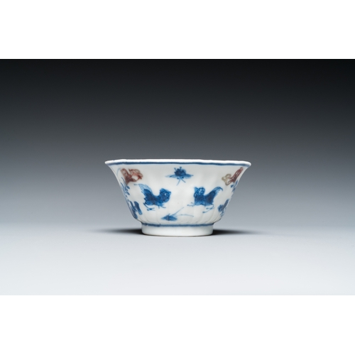 652 - A Chinese blue, white and copper-red cup and saucer, KangxiDia.: 12 cm (the saucer) Dia.: 7,5 cm - H... 