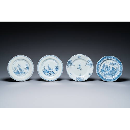 659 - 23 Chinese blue, white and Imari-style plates, Kangxi/QianlongDia.: 23,5 cm (the largest)... 