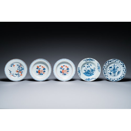 659 - 23 Chinese blue, white and Imari-style plates, Kangxi/QianlongDia.: 23,5 cm (the largest)... 