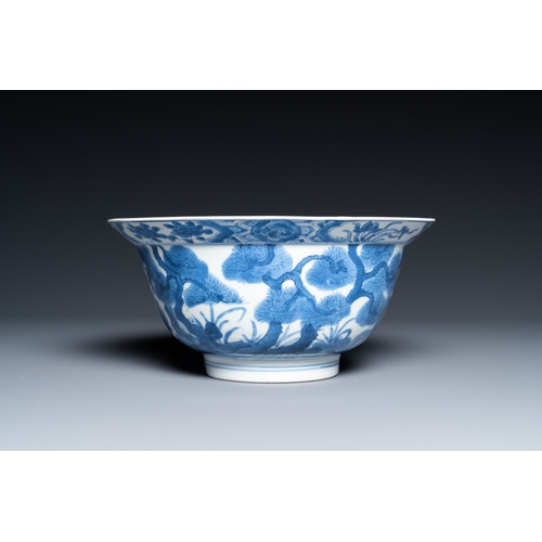 664 - A Chinese blue and white 'klapmuts' bowl, Kangxi mark and of the periodDia.: 20,5 cm - H.: 10 cm
 
 ... 