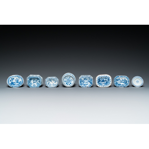 667 - Eight Chinese blue and white salts, Kangxi and laterH.: 5,5 cm (the largest) H.: 3,5 cm (the smalles... 