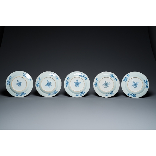 677 - Five Chinese blue and white 'Xi Xiang Ji' plates, QianlongDia.: 23 cm