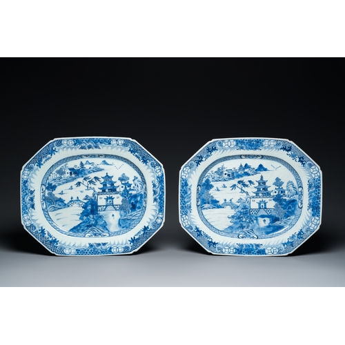 679 - Nine Chinese blue and white dishes, QianlongL.: 41 cm (the largest octagonal dish)Dia.: 28,5 cm (the... 