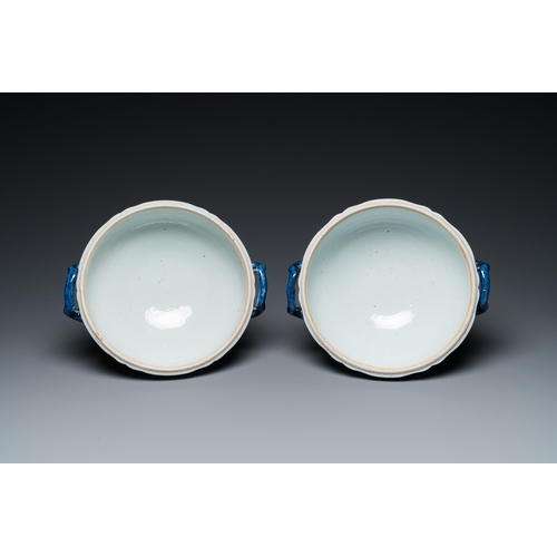 681 - A pair of Chinese blue and white covered tureens with ladies in a garden, QianlongL.: 25,5 cm - H.: ... 