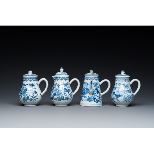 682 - A rare Chinese blue and white set of two jugs and two casters on stand, QianlongDim.: ca. 18,5 x 18,... 