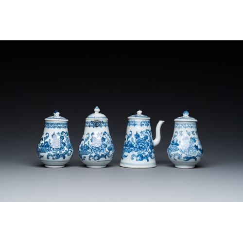 682 - A rare Chinese blue and white set of two jugs and two casters on stand, QianlongDim.: ca. 18,5 x 18,... 