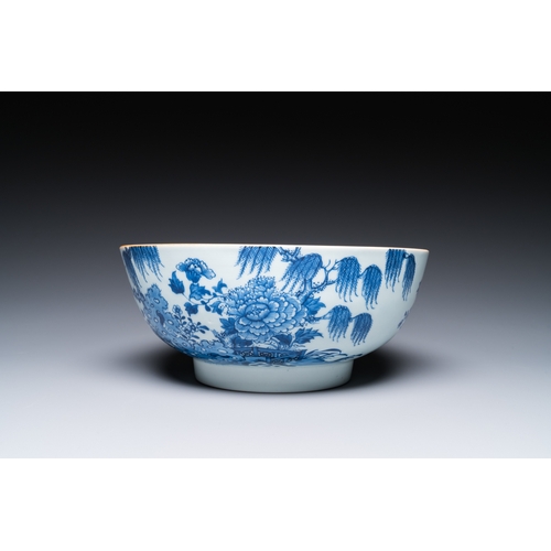 687 - A varied collection of Chinese porcelain, Kangxi/QianlongDia.: 26,5 cm - H.: 11 cm (the bowl)H.: 13,... 