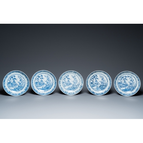 689 - 25 Chinese blue and white plates, QianlongDia.: 23 cm (the largest)