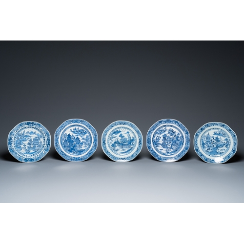 689 - 25 Chinese blue and white plates, QianlongDia.: 23 cm (the largest)