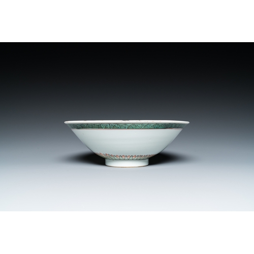 697 - A Chinese famille verte 'magpies and prunus' bowl, KangxiDia.: 21 cm - H.: 7,5 cm