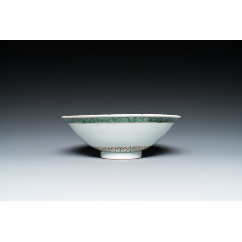 697 - A Chinese famille verte 'magpies and prunus' bowl, KangxiDia.: 21 cm - H.: 7,5 cm