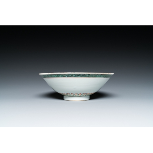 697 - A Chinese famille verte 'magpies and prunus' bowl, KangxiDia.: 21 cm - H.: 7,5 cm