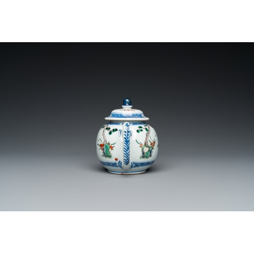 699 - A Chinese famille verte 'crane and deer' teapot and cover, KangxiL.: 15 cm - H.: 11,5 cm... 