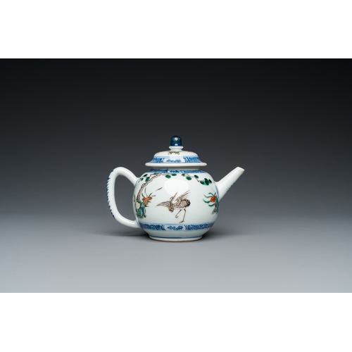 699 - A Chinese famille verte 'crane and deer' teapot and cover, KangxiL.: 15 cm - H.: 11,5 cm... 