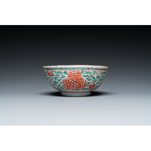 701 - A Chinese famille verte 'cranes' plate and a 'peony scroll' bowl, KangxiDia.: 22 cm (the plate) Dia.... 