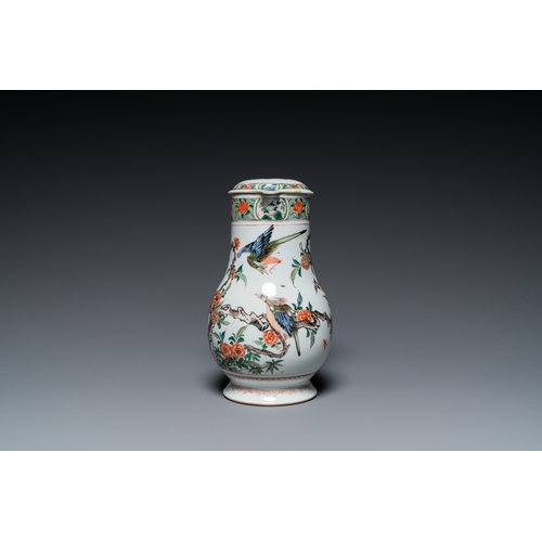 702 - A Chinese famille verte ewer and cover, KangxiH.: 23 cm - L.: 18 cm