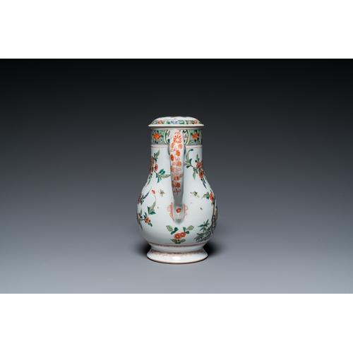 702 - A Chinese famille verte ewer and cover, KangxiH.: 23 cm - L.: 18 cm