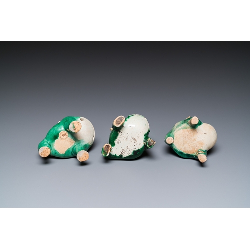 704 - Three Chinese verte biscuit sculptures of Liu Hai on the three-legged toad, KangxiH.: 15 cm
 
 Prove... 