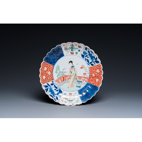 715 - A lobed Chinese famille verte dish and a bowl, KangxiDia.: 24 cm (the plate)Dia.: 12 cm - H.: 5,5 cm... 