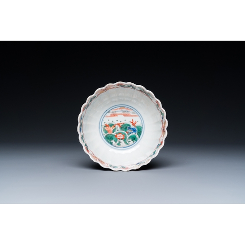 715 - A lobed Chinese famille verte dish and a bowl, KangxiDia.: 24 cm (the plate)Dia.: 12 cm - H.: 5,5 cm... 