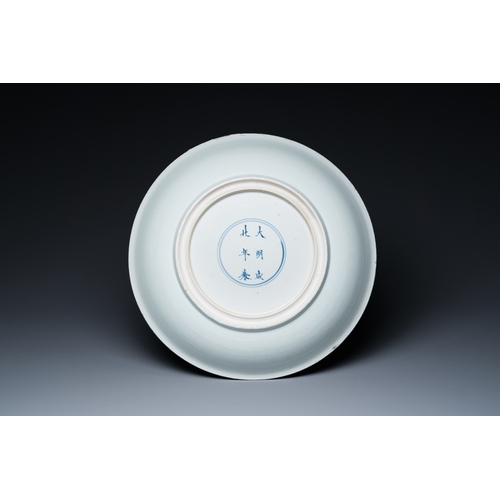 717 - A Chinese famille verte 'dragons' dish, Chenghua mark, KangxiDia.: 34,5 cm