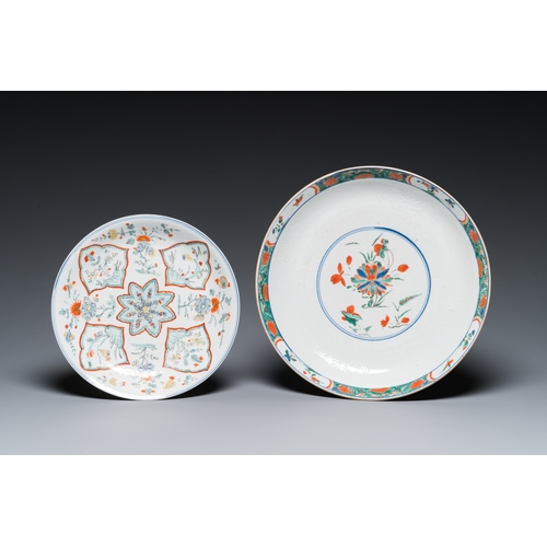 718 - Two Chinese famille verte anhua-decorated dishes, KangxiDia.: 27 cm (the largest)