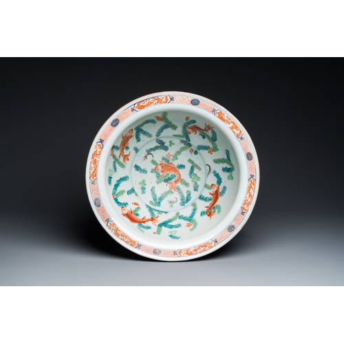 724 - A large oval Chinese Imari-style fish bowl, KangxiL.: 53,5 cm - W.: 49,5 cm - H.: 35,5 cm... 