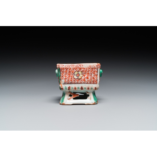 731 - A small Chinese wucai ko-sometsuke incense bowl on stand for the Japanese market, Transitional perio... 