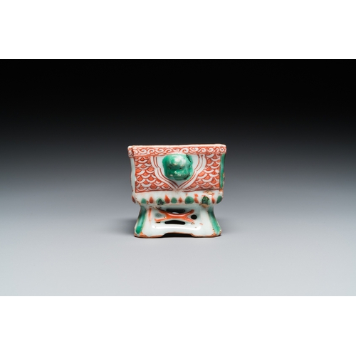 731 - A small Chinese wucai ko-sometsuke incense bowl on stand for the Japanese market, Transitional perio... 