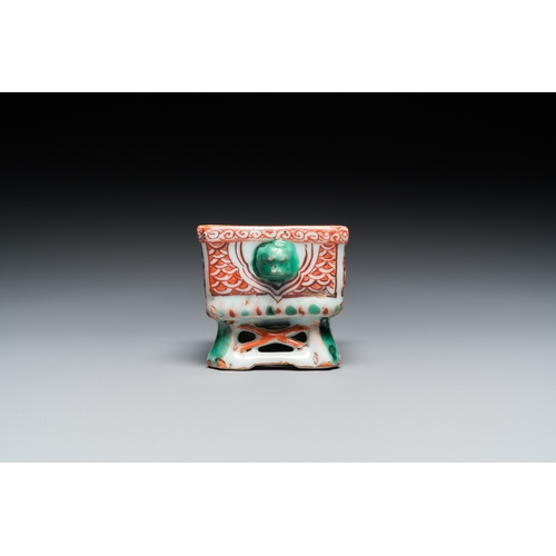 731 - A small Chinese wucai ko-sometsuke incense bowl on stand for the Japanese market, Transitional perio... 