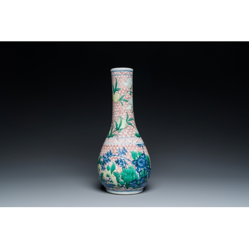 735 - A Chinese wucai bottle vase with birds surrounded by fruits and foliage, Transitional periodH.: 37,5... 