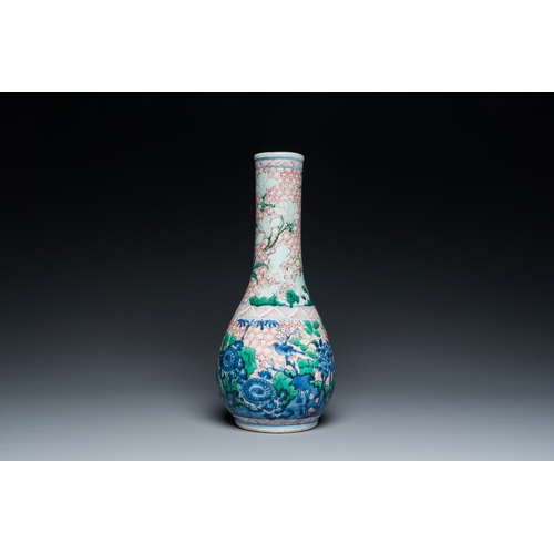 735 - A Chinese wucai bottle vase with birds surrounded by fruits and foliage, Transitional periodH.: 37,5... 