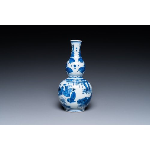 739 - A Chinese blue and white double gourd vase with a scholar and two students, Transitional periodH.: 2... 