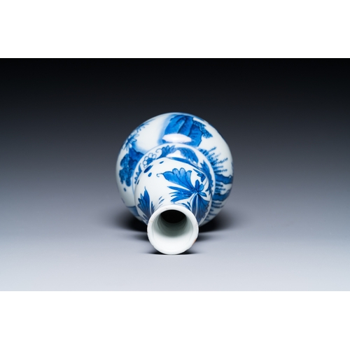 739 - A Chinese blue and white double gourd vase with a scholar and two students, Transitional periodH.: 2... 