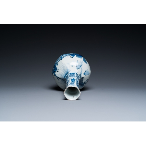 744 - A Chinese blue and white 'Wang Xizhi' bottle vase, Transitional periodH.: 27,5 cm