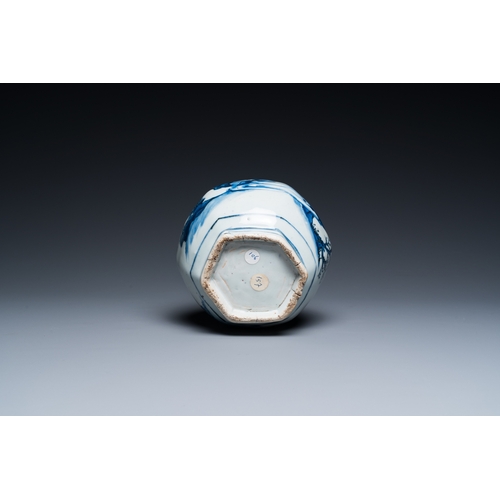 744 - A Chinese blue and white 'Wang Xizhi' bottle vase, Transitional periodH.: 27,5 cm