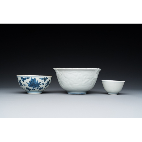 745 - Three Chinese blue and white bowls, MingDia.: 14,5 cm - H.: 7 cm (the largest)