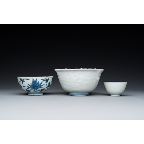 745 - Three Chinese blue and white bowls, MingDia.: 14,5 cm - H.: 7 cm (the largest)