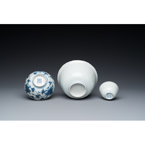 745 - Three Chinese blue and white bowls, MingDia.: 14,5 cm - H.: 7 cm (the largest)