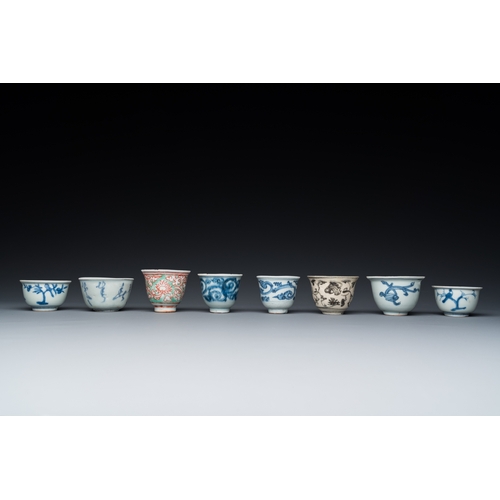 747 - Eight Chinese mostly blue and white wine and tea cups, MingDia.: 6,5 cm - H.: 4,5 cm (the largest cu... 