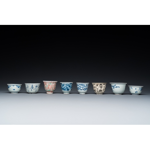 747 - Eight Chinese mostly blue and white wine and tea cups, MingDia.: 6,5 cm - H.: 4,5 cm (the largest cu... 