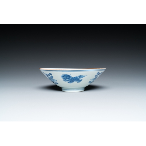 764 - A Chinese blue and white 'Buddhist lions' bowl, Jiajing mark, ShunzhiDia.: 17 cm - H.: 5,5 cm... 