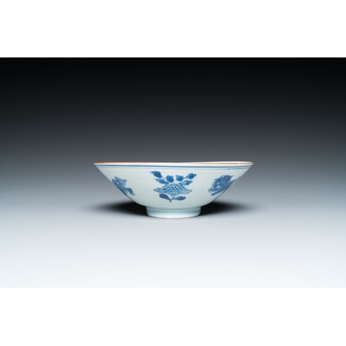 764 - A Chinese blue and white 'Buddhist lions' bowl, Jiajing mark, ShunzhiDia.: 17 cm - H.: 5,5 cm... 