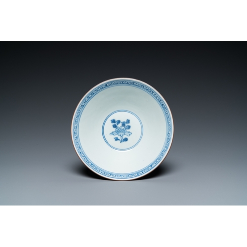 764 - A Chinese blue and white 'Buddhist lions' bowl, Jiajing mark, ShunzhiDia.: 17 cm - H.: 5,5 cm... 