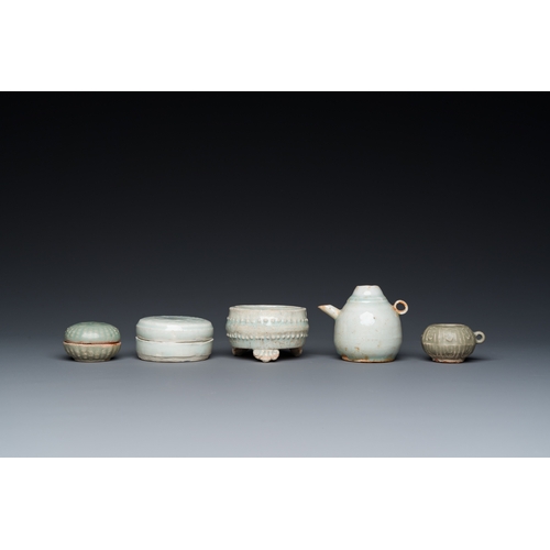 775 - Six Chinese celadon- and qingbai-glazed wares, Song and laterDia.: 13 cm (the 'twin fish' dish, poss... 